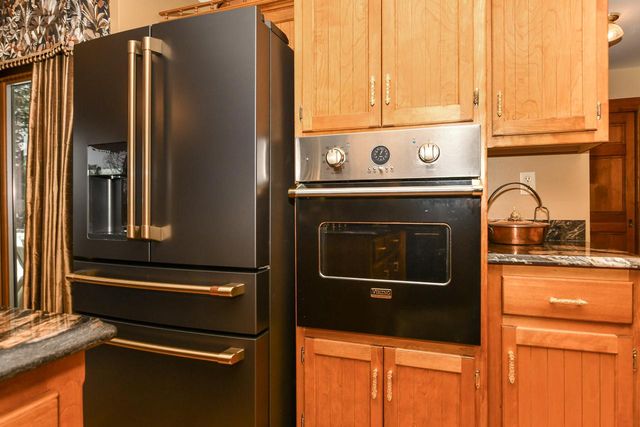 S74W14303 Settler WAY, Muskego, WI 53150