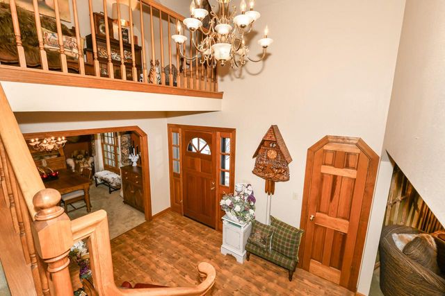 S74W14303 Settler WAY, Muskego, WI 53150