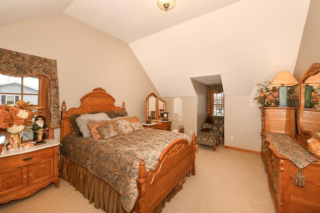 S74W14303 Settler WAY, Muskego, WI 53150