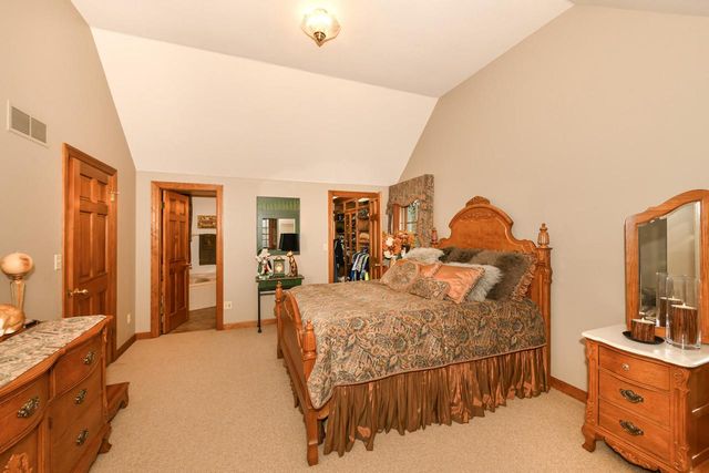 S74W14303 Settler WAY, Muskego, WI 53150