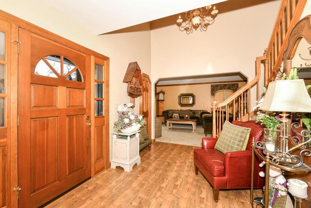 S74W14303 Settler WAY, Muskego, WI 53150