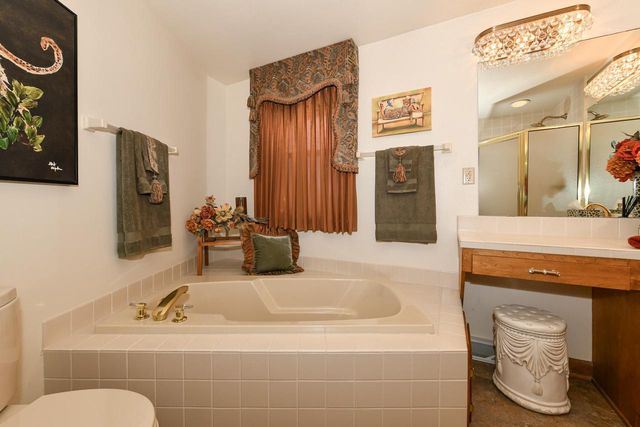 S74W14303 Settler WAY, Muskego, WI 53150