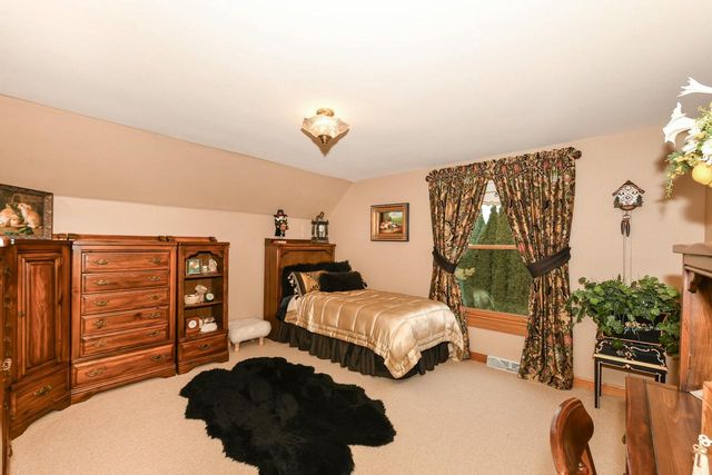 S74W14303 Settler WAY, Muskego, WI 53150