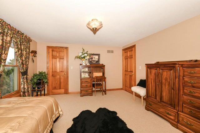 S74W14303 Settler WAY, Muskego, WI 53150