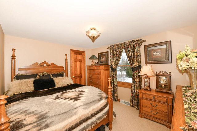 S74W14303 Settler WAY, Muskego, WI 53150