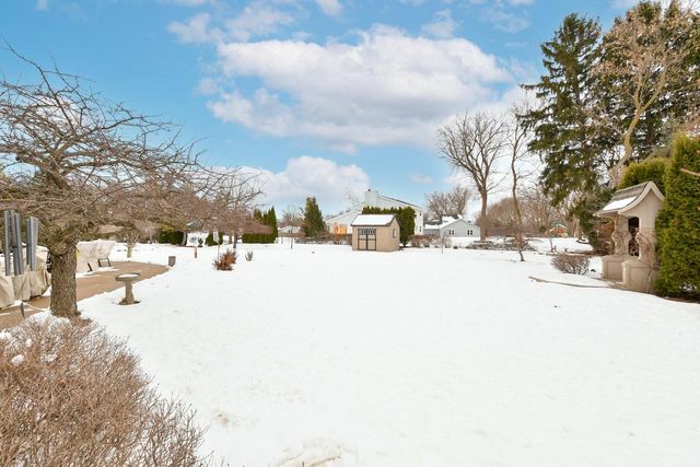 S74W14303 Settler WAY, Muskego, WI 53150