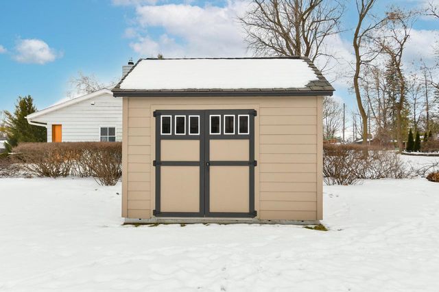 S74W14303 Settler WAY, Muskego, WI 53150