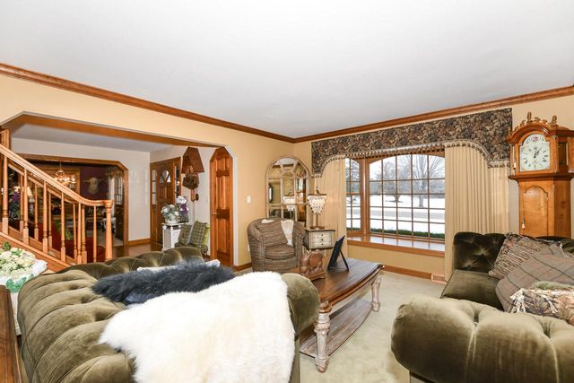 S74W14303 Settler WAY, Muskego, WI 53150