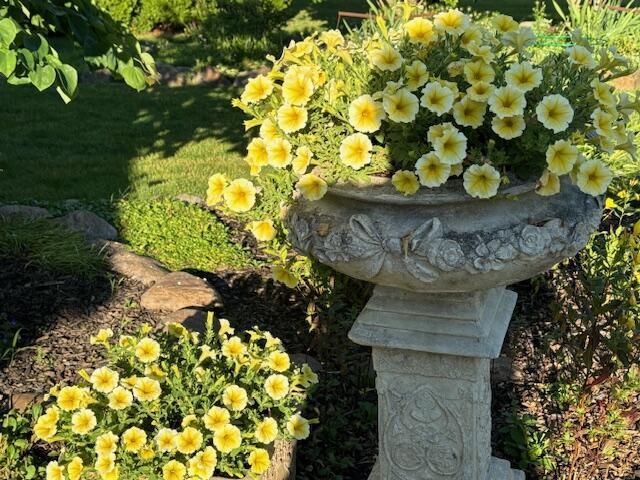 S74W14303 Settler WAY, Muskego, WI 53150