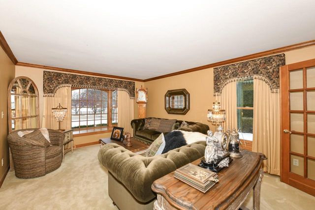 S74W14303 Settler WAY, Muskego, WI 53150