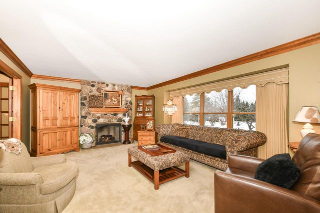 S74W14303 Settler WAY, Muskego, WI 53150