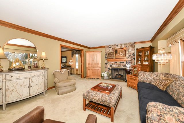 S74W14303 Settler WAY, Muskego, WI 53150