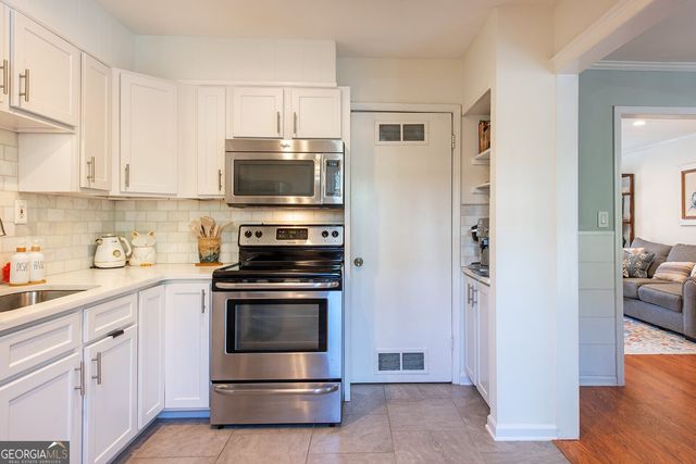 3 Surry County Place NW, Atlanta, GA 30318