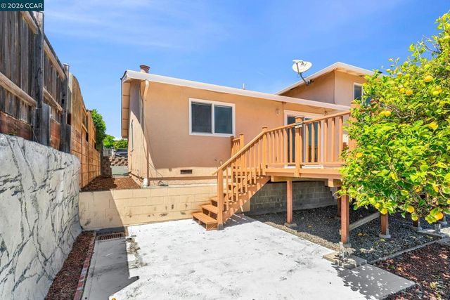 2240 Westwood Ln, Pittsburg, CA 94565