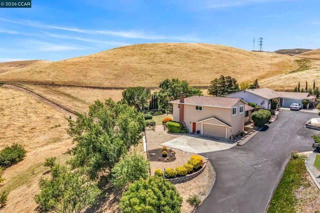 2240 Westwood Ln, Pittsburg, CA 94565
