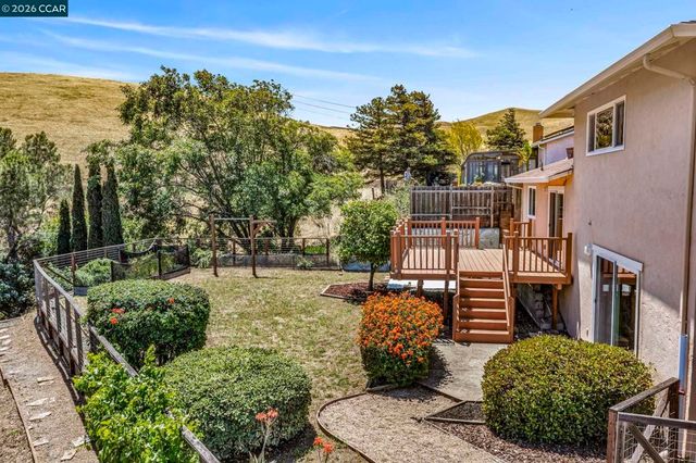 2240 Westwood Ln, Pittsburg, CA 94565