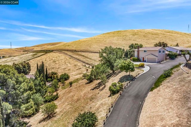 2240 Westwood Ln, Pittsburg, CA 94565