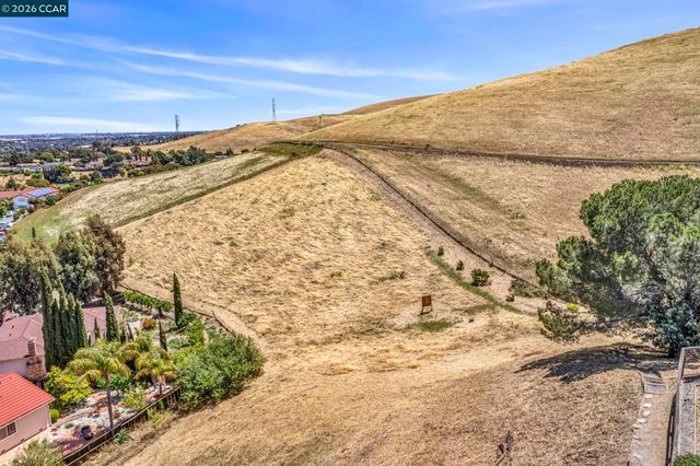 2240 Westwood Ln, Pittsburg, CA 94565