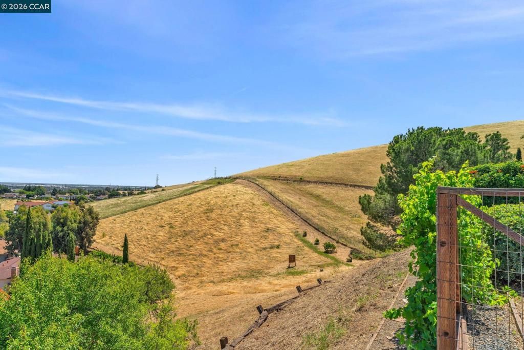 Image 44 of property listing at 2240 Westwood Ln, Pittsburg, CA 94565