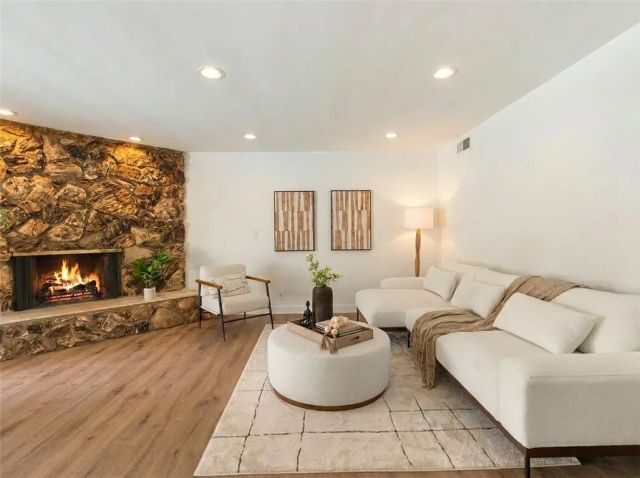18931 Mayall Street, Northridge, CA 91324