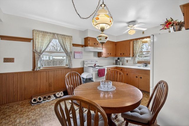 7954 45th AVENUE, Kenosha, WI 53142