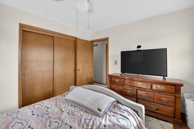 7954 45th AVENUE, Kenosha, WI 53142