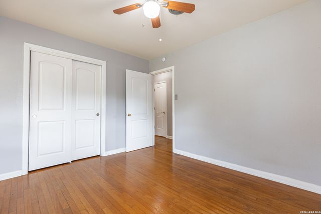 422 Sandalwood Ln, San Antonio, TX 78216