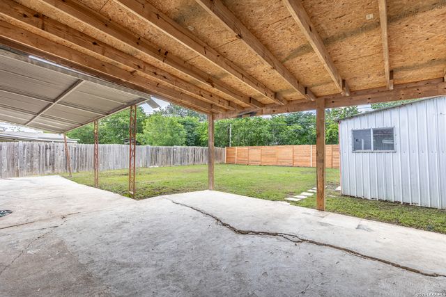 422 Sandalwood Ln, San Antonio, TX 78216