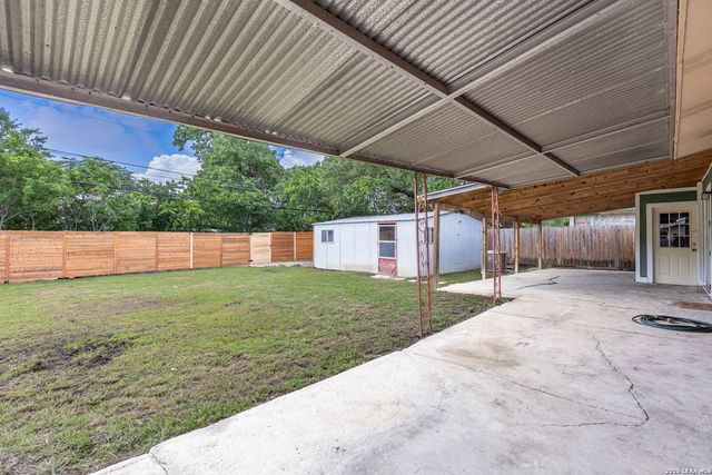 422 Sandalwood Ln, San Antonio, TX 78216