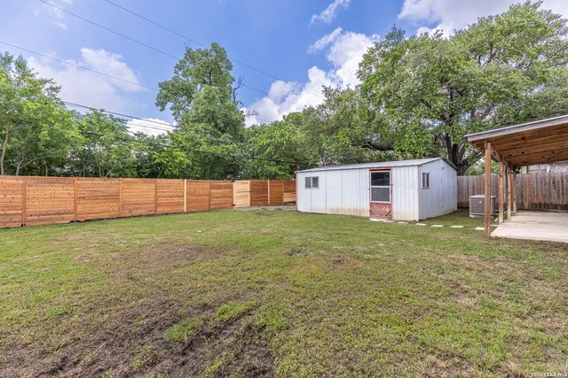 422 Sandalwood Ln, San Antonio, TX 78216