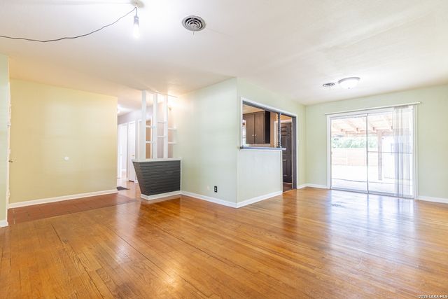 422 Sandalwood Ln, San Antonio, TX 78216