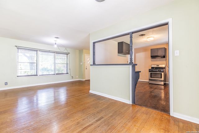 422 Sandalwood Ln, San Antonio, TX 78216