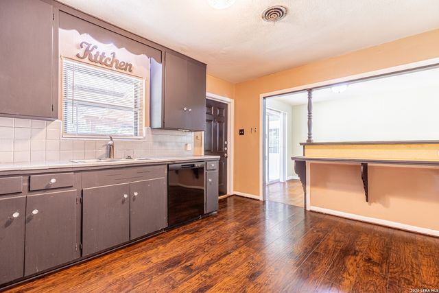 422 Sandalwood Ln, San Antonio, TX 78216