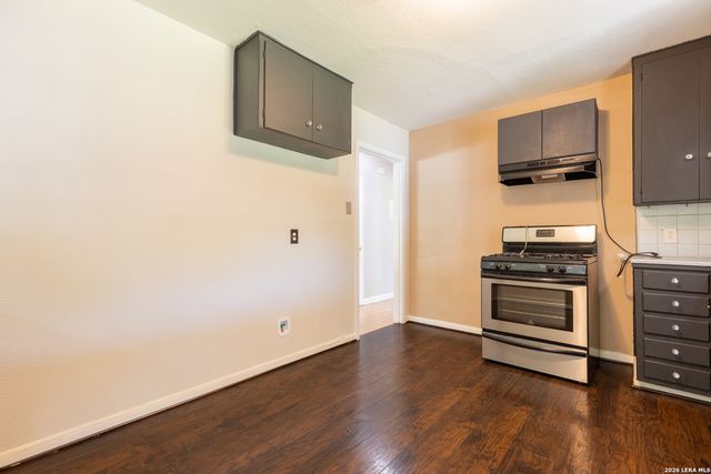 422 Sandalwood Ln, San Antonio, TX 78216