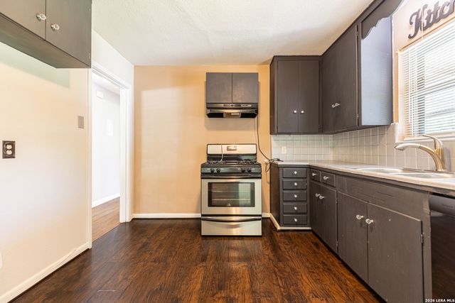 422 Sandalwood Ln, San Antonio, TX 78216