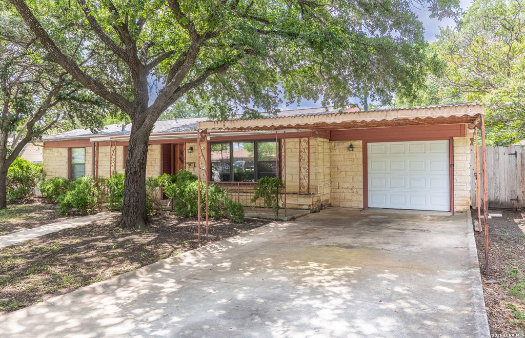 422 Sandalwood Ln, San Antonio, TX 78216