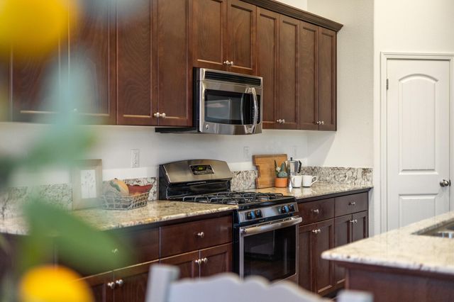 1148 Par Avenue, Lemoore, CA 93245