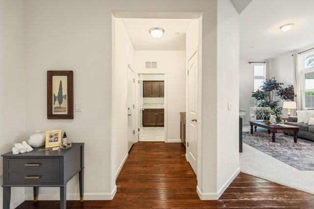 1148 Par Avenue, Lemoore, CA 93245