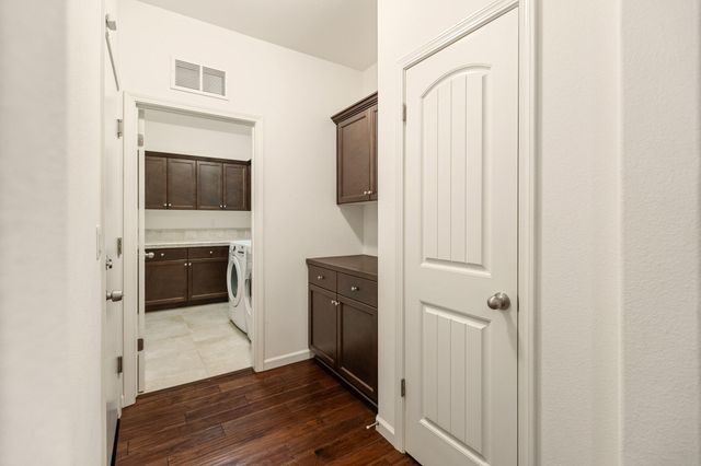 1148 Par Avenue, Lemoore, CA 93245