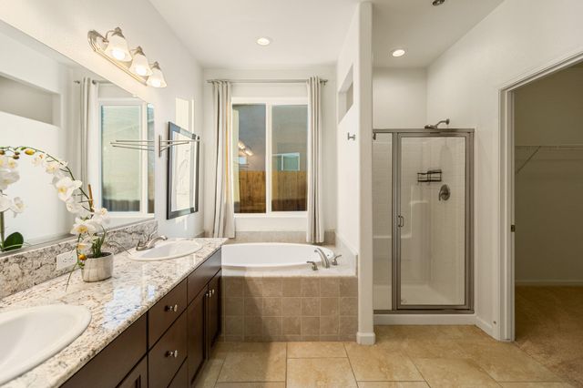 1148 Par Avenue, Lemoore, CA 93245