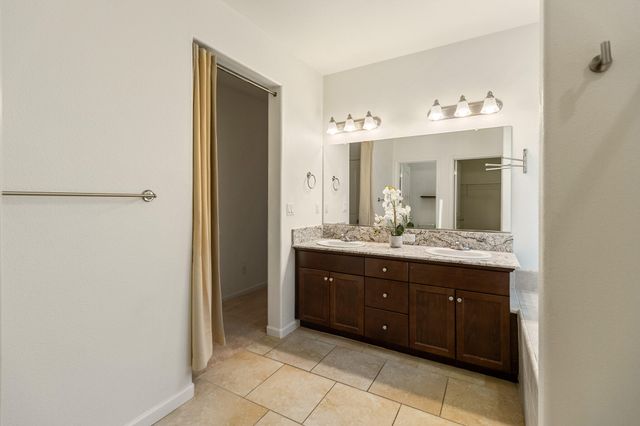 1148 Par Avenue, Lemoore, CA 93245