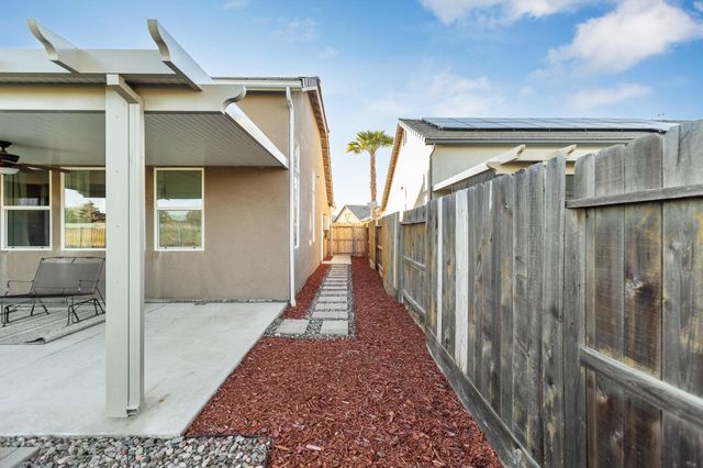 1148 Par Avenue, Lemoore, CA 93245