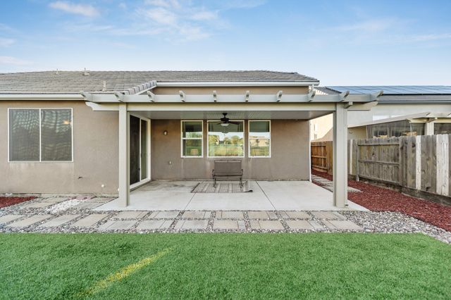 1148 Par Avenue, Lemoore, CA 93245