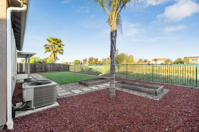 1148 Par Avenue, Lemoore, CA 93245