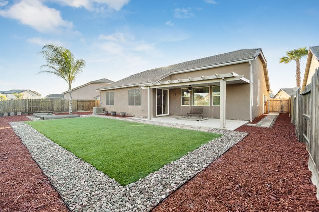 1148 Par Avenue, Lemoore, CA 93245