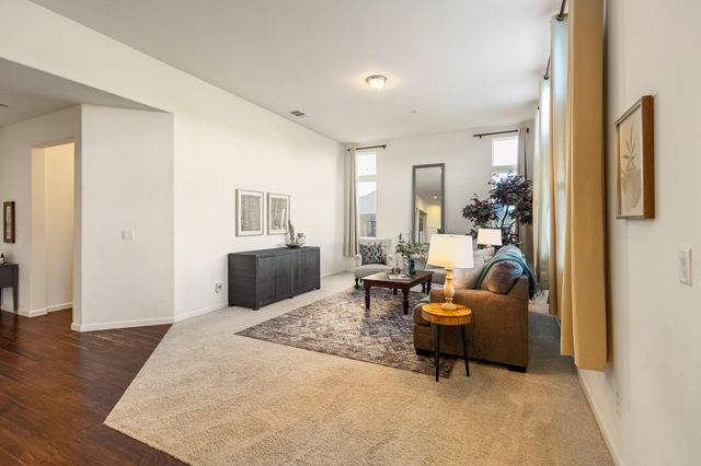 1148 Par Avenue, Lemoore, CA 93245