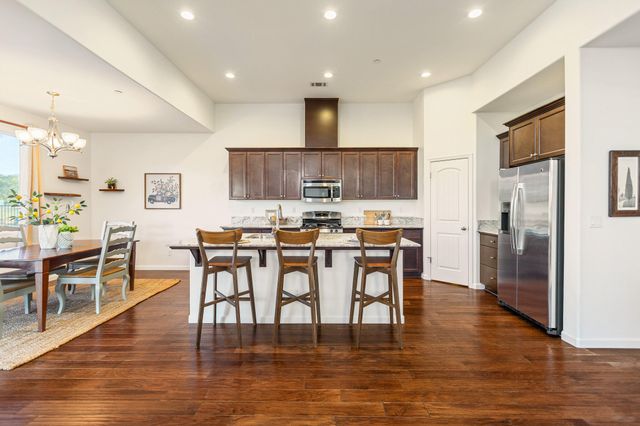 1148 Par Avenue, Lemoore, CA 93245