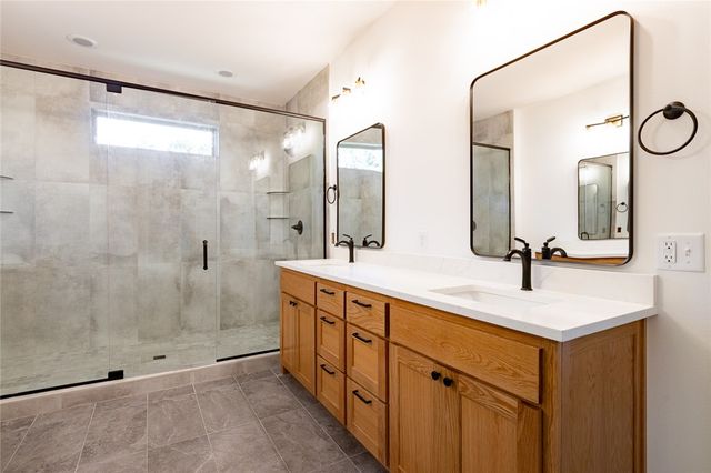 8 Strathdon Lane, Bella Vista, AR 72715