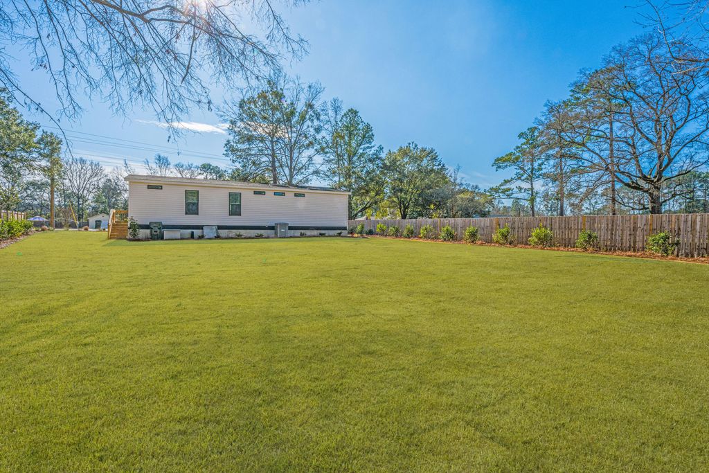Image 23 of property listing at 106 Edgebrook Drive Drive, Summerville, SC 29486