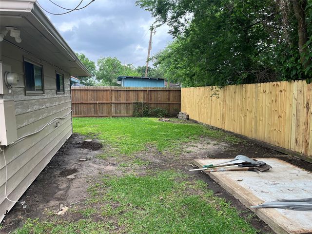 8730 Cowart Street, Houston, TX 77029